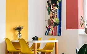 Ultracentral Cozy Art Apartment